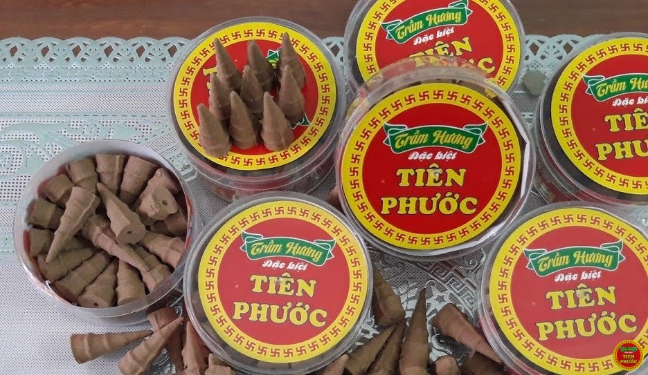 Nụ trầm khỏi thẳng