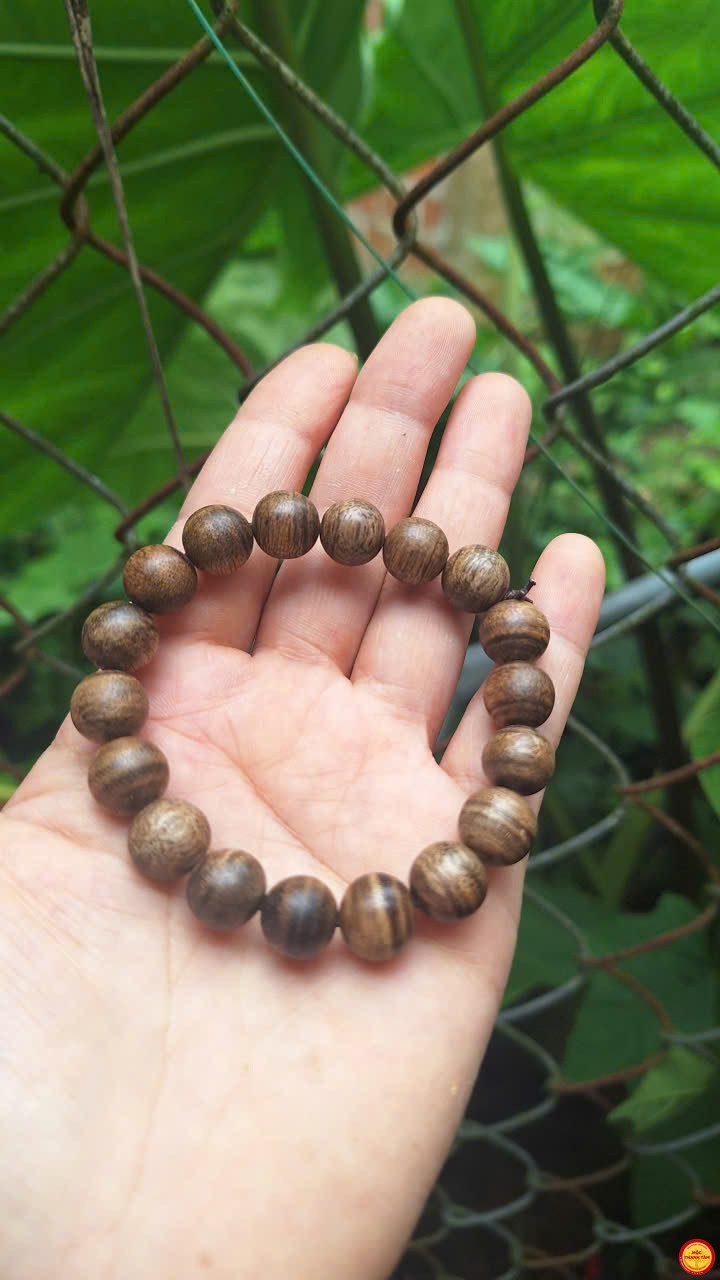 ĐÃ BÁN- Vòng Trầm Hương 10mm – Hương Ngọt tinh khiết, Bảo Vật núi rừng 130 Năm (Còn ít phôi)