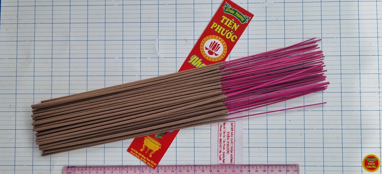 NHANG TRẦM HƯƠNG<br />
Chất liệu: Từ trầm hương nguyên chất.&nbsp;Chiều dài: 40 cm, 1kg = 840 cây/ 10 bó